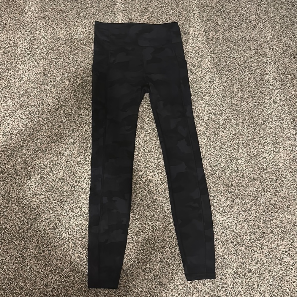 Lululemon Black Camo Wunder Train High-Rise Tight with pockets 25”